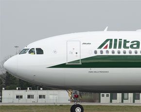 Tre offerte per Alitalia, un decreto posticiperà i termini