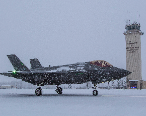 L’F-35 testa il parafreno in Alaska