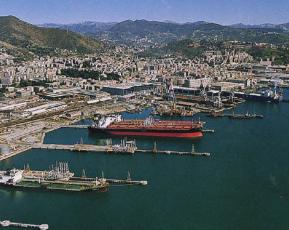 Porto di Genova: traffico merci e passeggeri in crescita a ottobre
