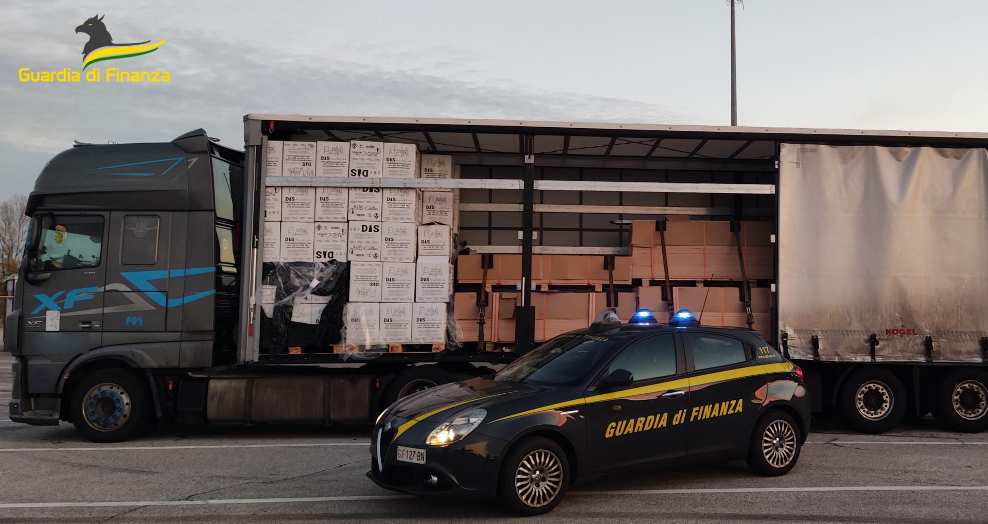 Sequestrato autoarticolato: a bordo tre tonnellate di sigarette di contrabbando