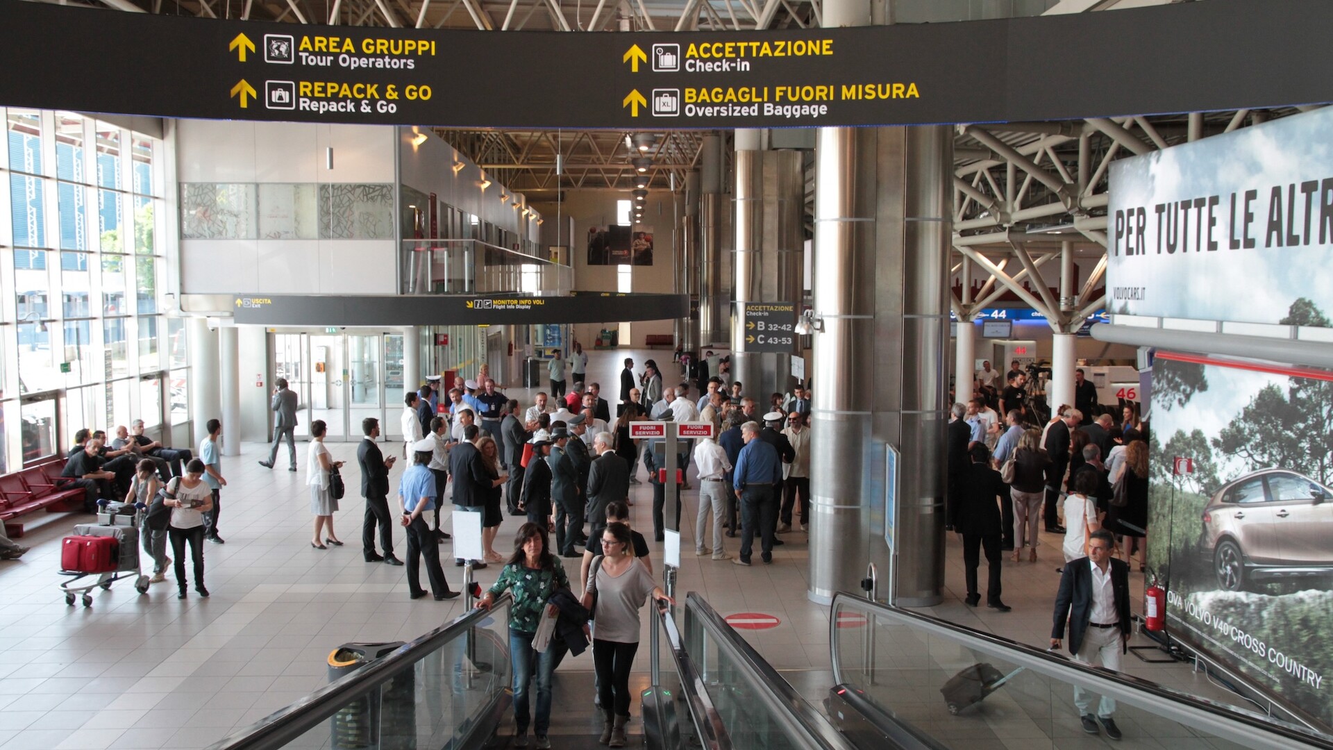 Sciopero aerei all’aeroporto di Bologna il 25 ottobre 2024: protesta sindacale per grave incidente sul lavoro