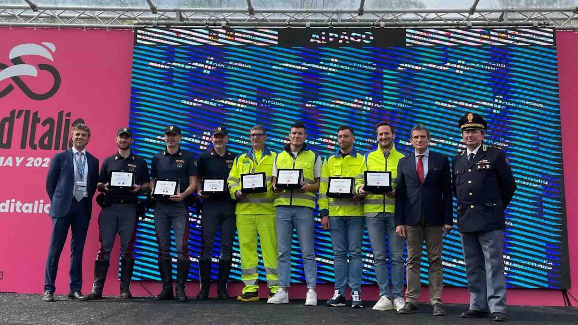 Giro d’Italia premiazione Eroi della Sicurezza da Polizia stradale e Autostrade