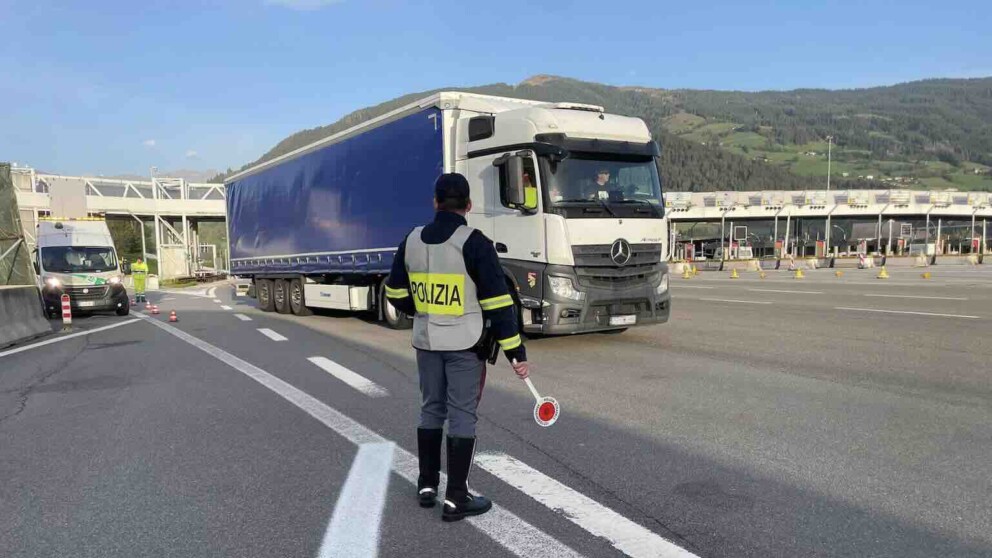 Divieti Circolazione Mezzi Pesanti E Camion In Autunno