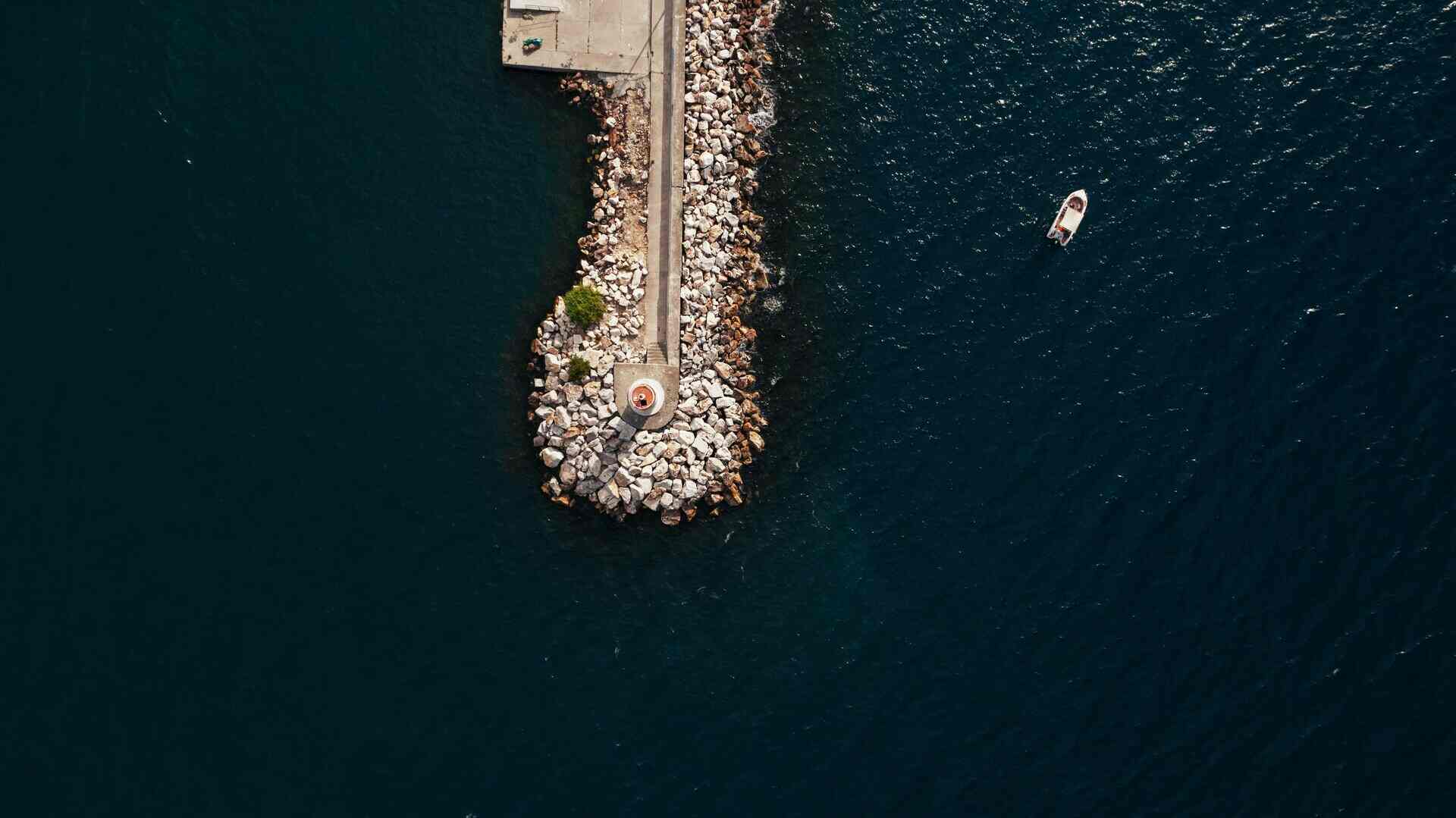 Porto di Brindisi, rischio paralisi per picchetti al varco commerciale