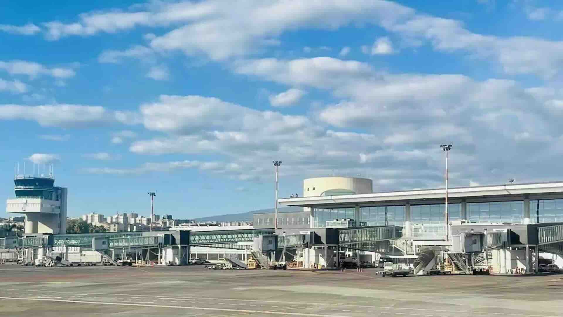 Aeroporto di Catania, voli aerei cancellati, in ritardo e dirottati per maltempo