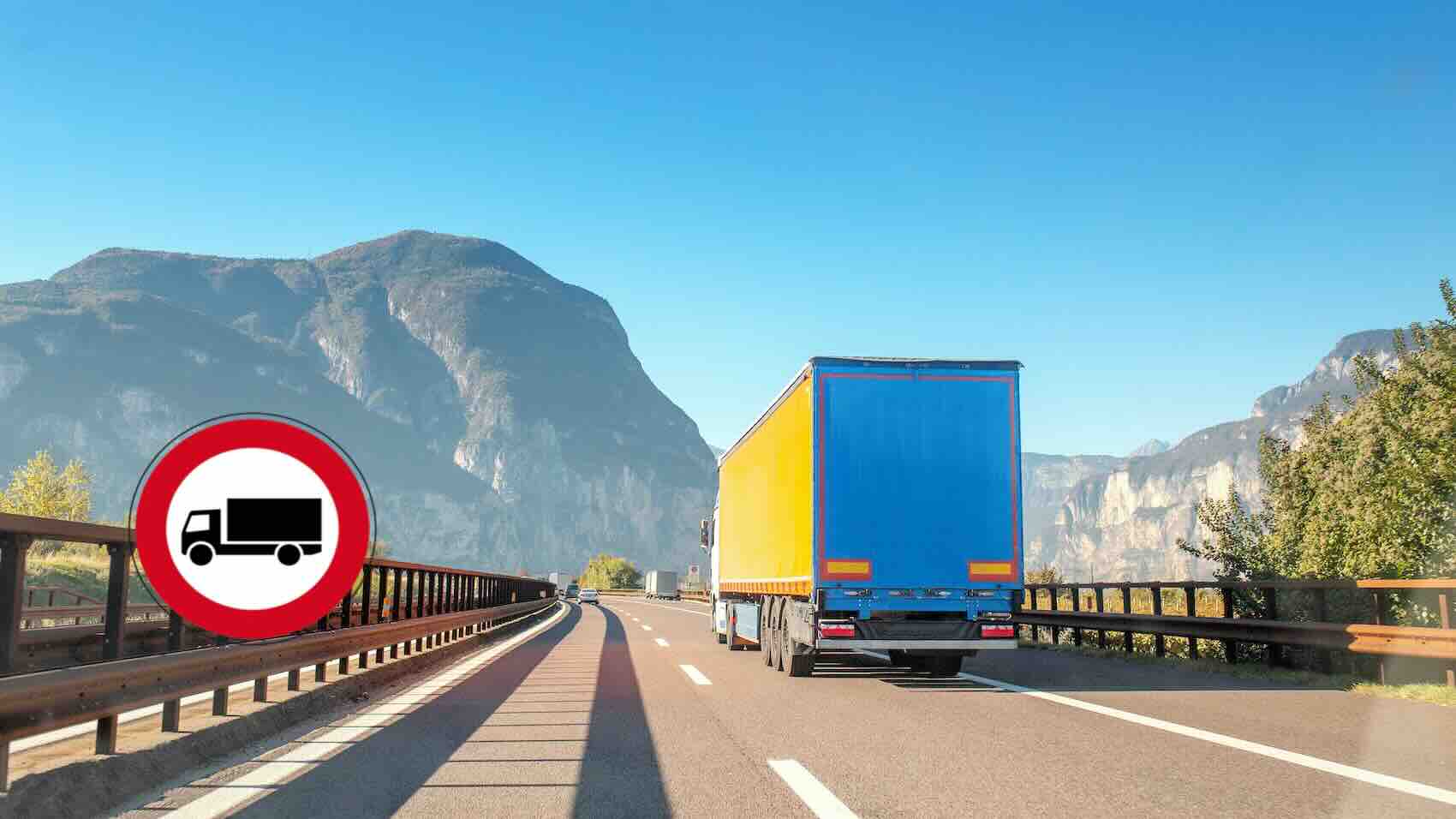 Camion, calendario divieti circolazione mezzi pesanti agosto in Europa