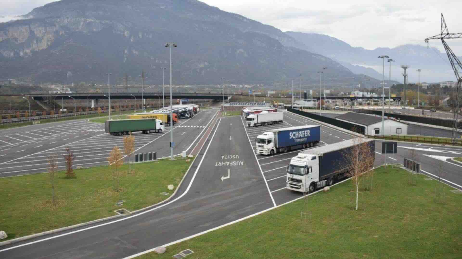 Autotrasporto, bando area sosta e parcheggio per mezzi pesanti, veicoli trasporto merci e viaggiatori