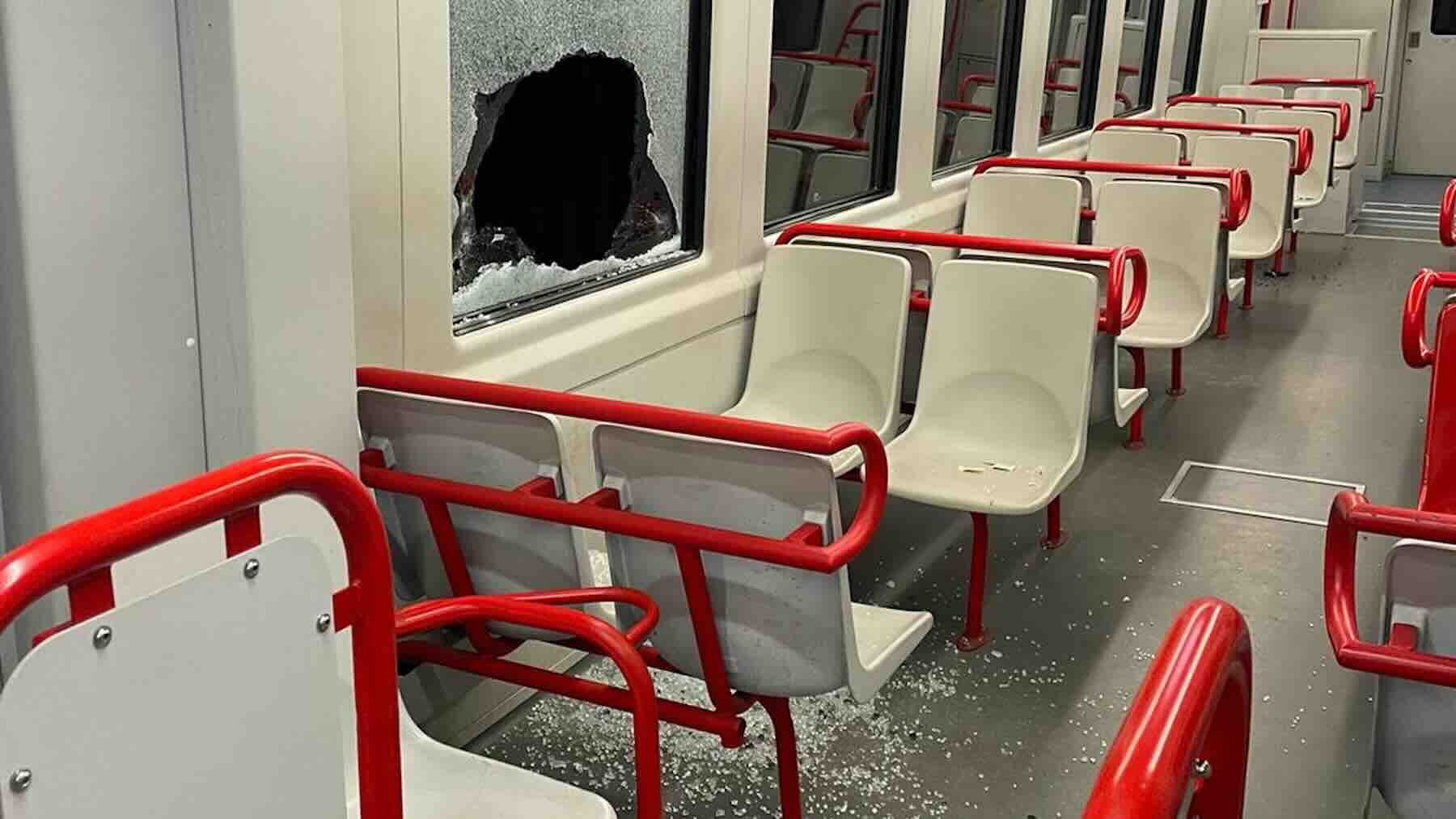 Sciopero treni e autobus EAV il 23 ottobre 2024: protesta contro l’aggressione a un capotreno e un macchinista