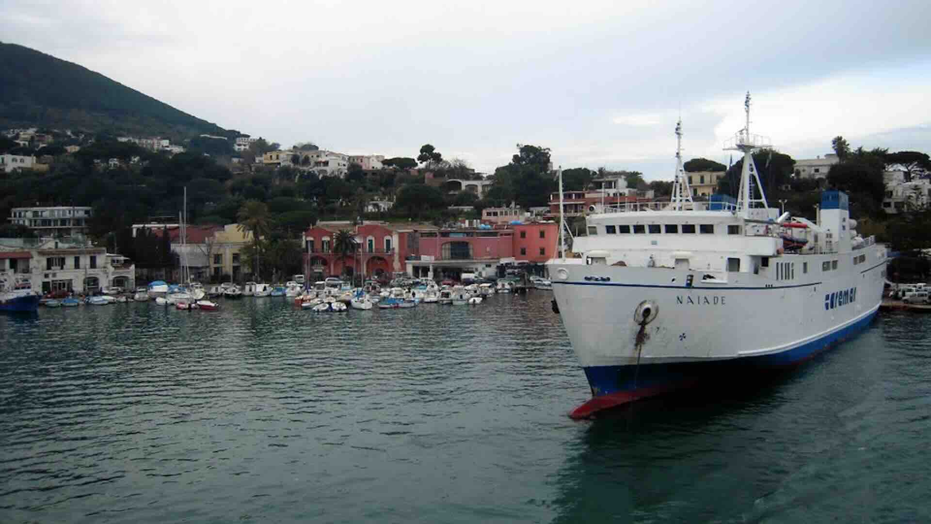 Ischia, per i camion sovraccarichi controlli e sanzioni