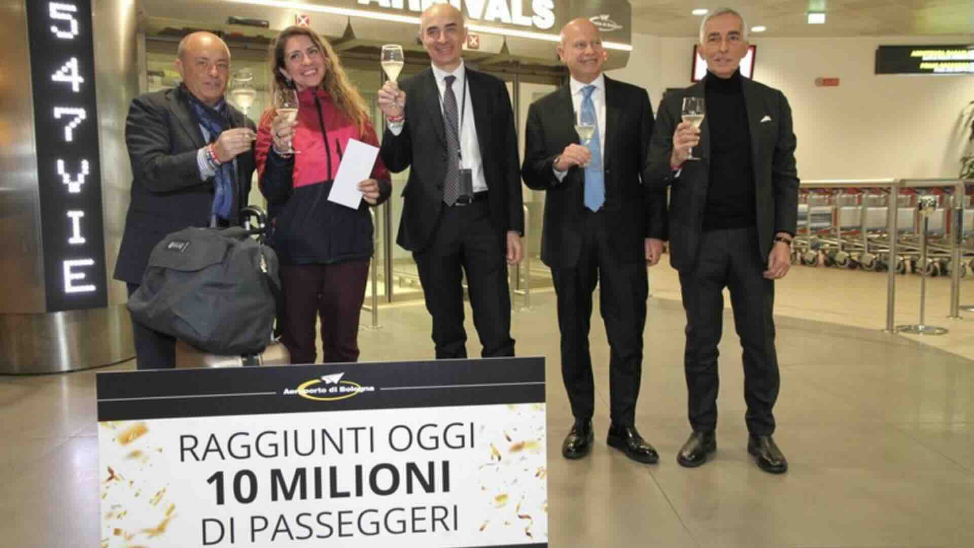 Aeroporto di Bologna, premio alla passeggera numero 10 milioni del 2024