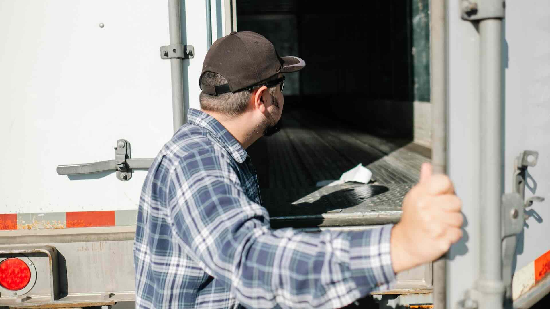 Tachigrafo autotrasporto: cassazione su interruzioni e tempi di guida e riposo