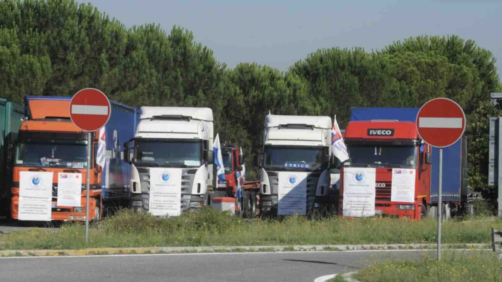 Protesta degli autotrasportatori il 2 dicembre 2024: Trasportounito mette in campo i Tir Lumaca