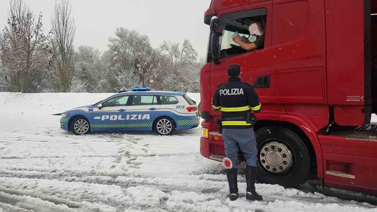 Piano Neve 2024-2025: strumenti utili per affrontare l’emergenza, anche per i camion