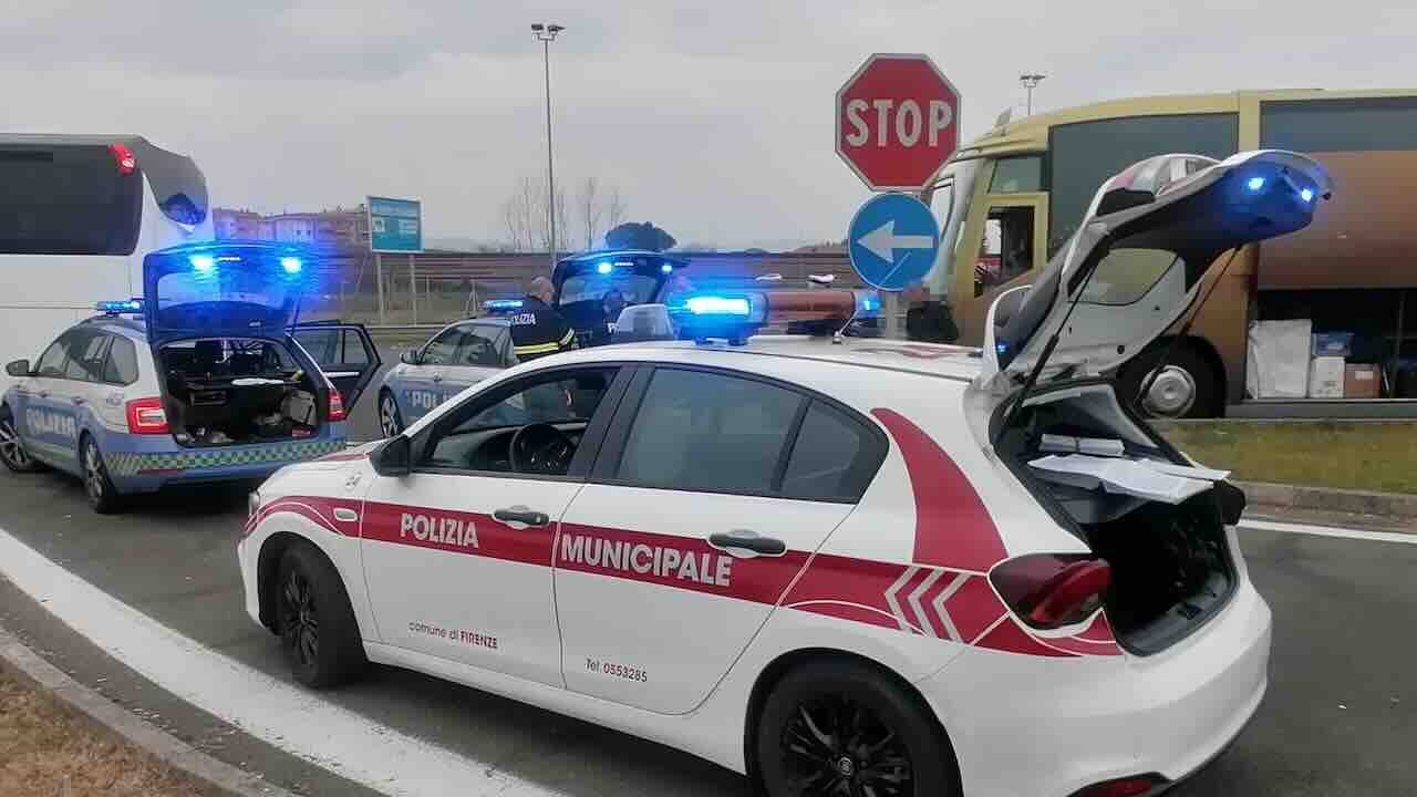 Scoperti trasporti irregolari: scattano multe, sospensione patente e fermo del veicolo a Firenze