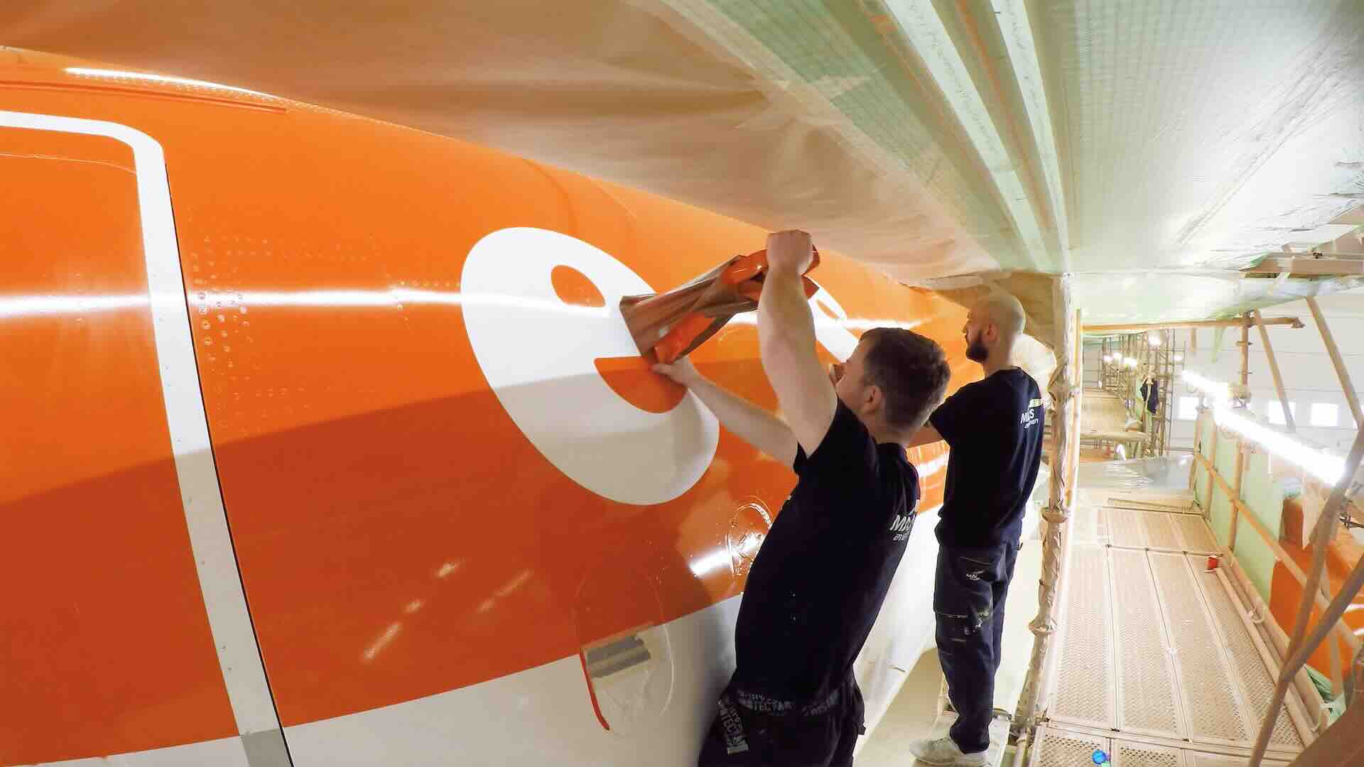 easyJet sperimenta una nuova vernice che riduce il peso degli aerei e il consumo di carburante