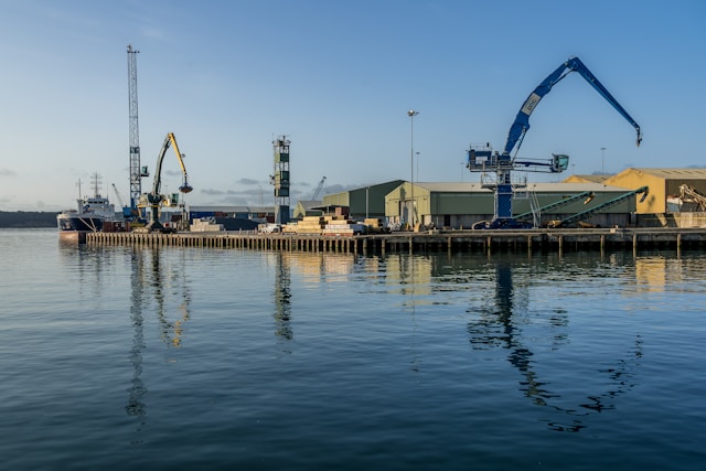 Porto di Ravenna: l’Autorità Portuale mette a disposizione 4 milioni per nuovi mezzi green in banchina