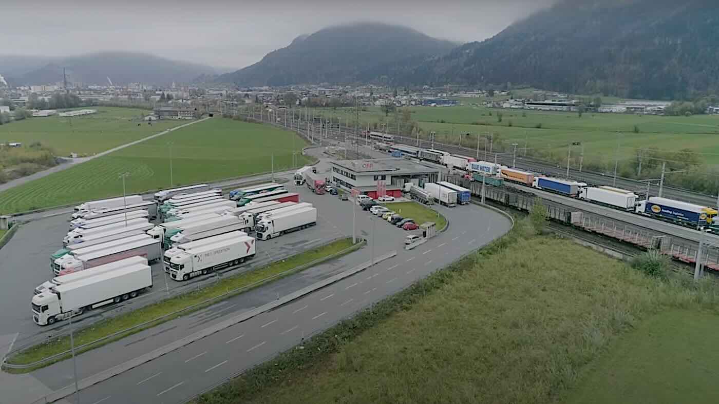 Brennero: mezzi pesanti su autostrada viaggiante per alleggerire il traffico al Ponte Lueg