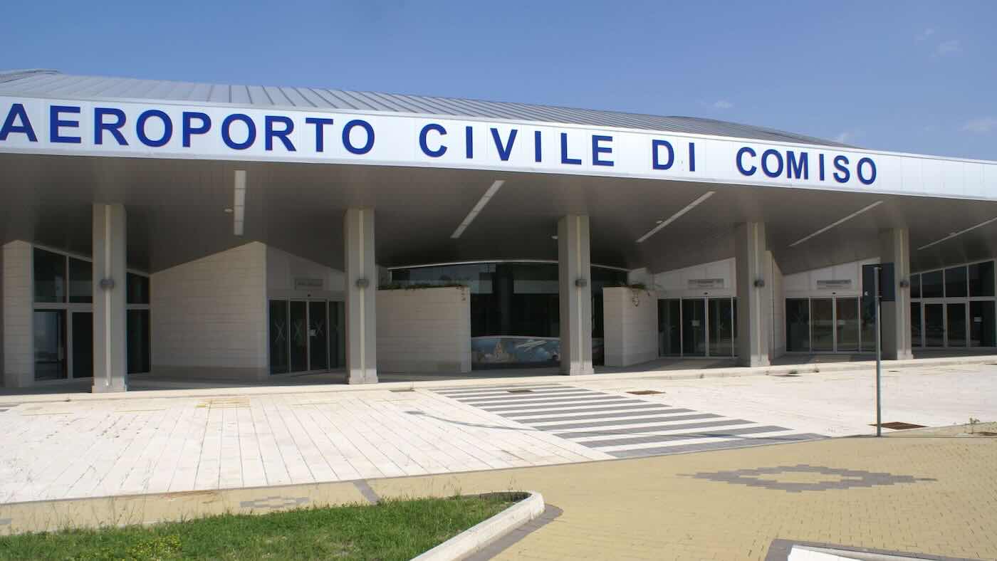 Sconto voli residenti: prezzo ridotto in continuità territoriale, via libera UE all’aeroporto di Comiso