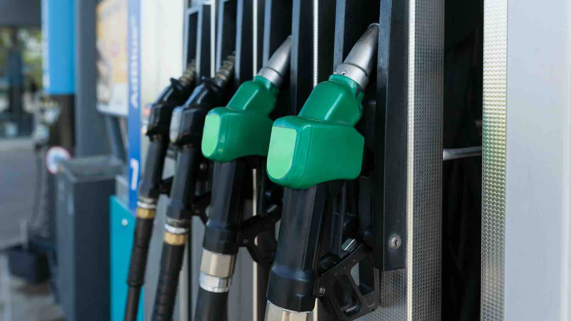 Carburante: accise gasolio e benzina, aumenta il diesel nel decreto allineamento oggi in CDM